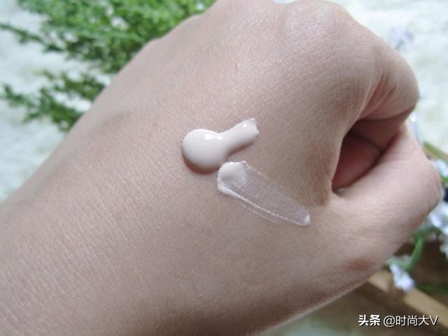 bb霜要怎么涂不会浮粉,bb霜涂不均匀脸上起干皮