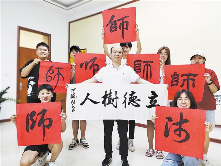 （美在菏泽）菏泽人之美——老师：育人路上的明灯