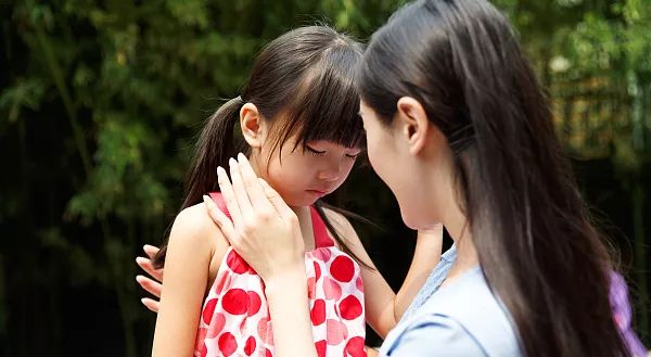 儿童喝蜂蜜会早熟吗,小孩看言情小说会导致提前发育吗