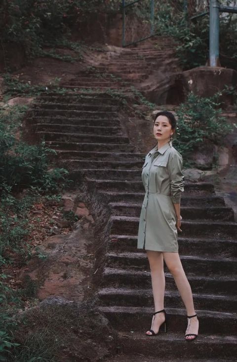 43岁海清穿衣搭配图片,海清深v黑礼服图片