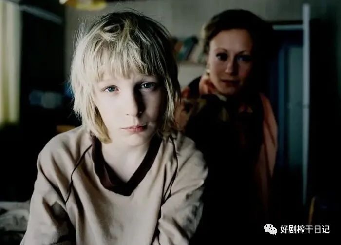 血色入侵伏笔深度解析,恐怖而有内涵的电影