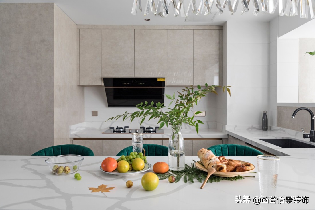 130平轻奢暖色风格,130平暗灰风格