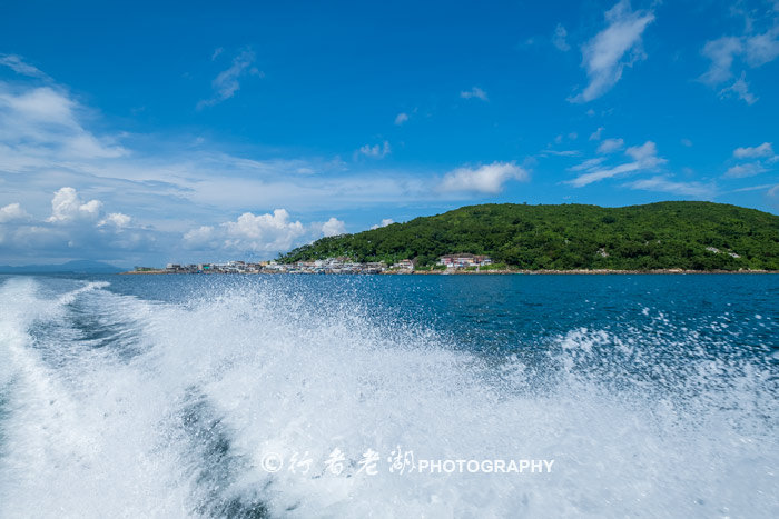 这个荒岛超多海胆和鲍鱼,但不能抓只能看,登岛还必须入境香港