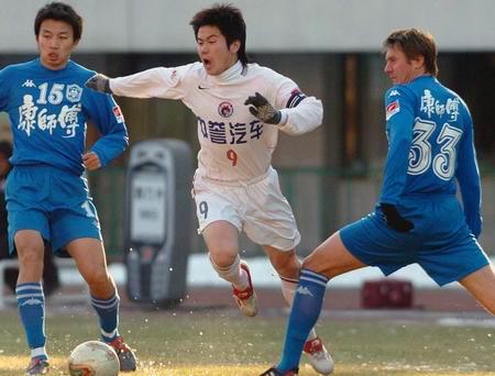 郑智身着潮装,王燊超郑智