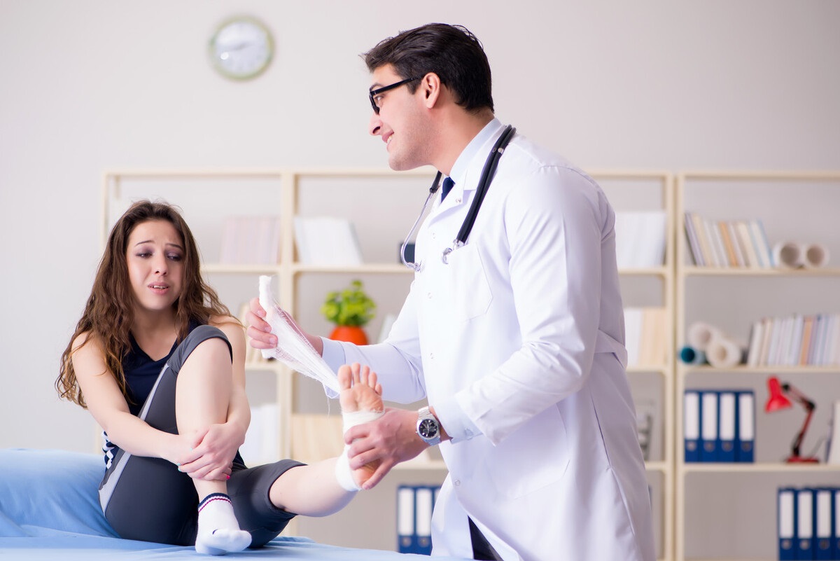 崴脚后怎么防止形成血栓,崴脚后引起血栓有什么症状