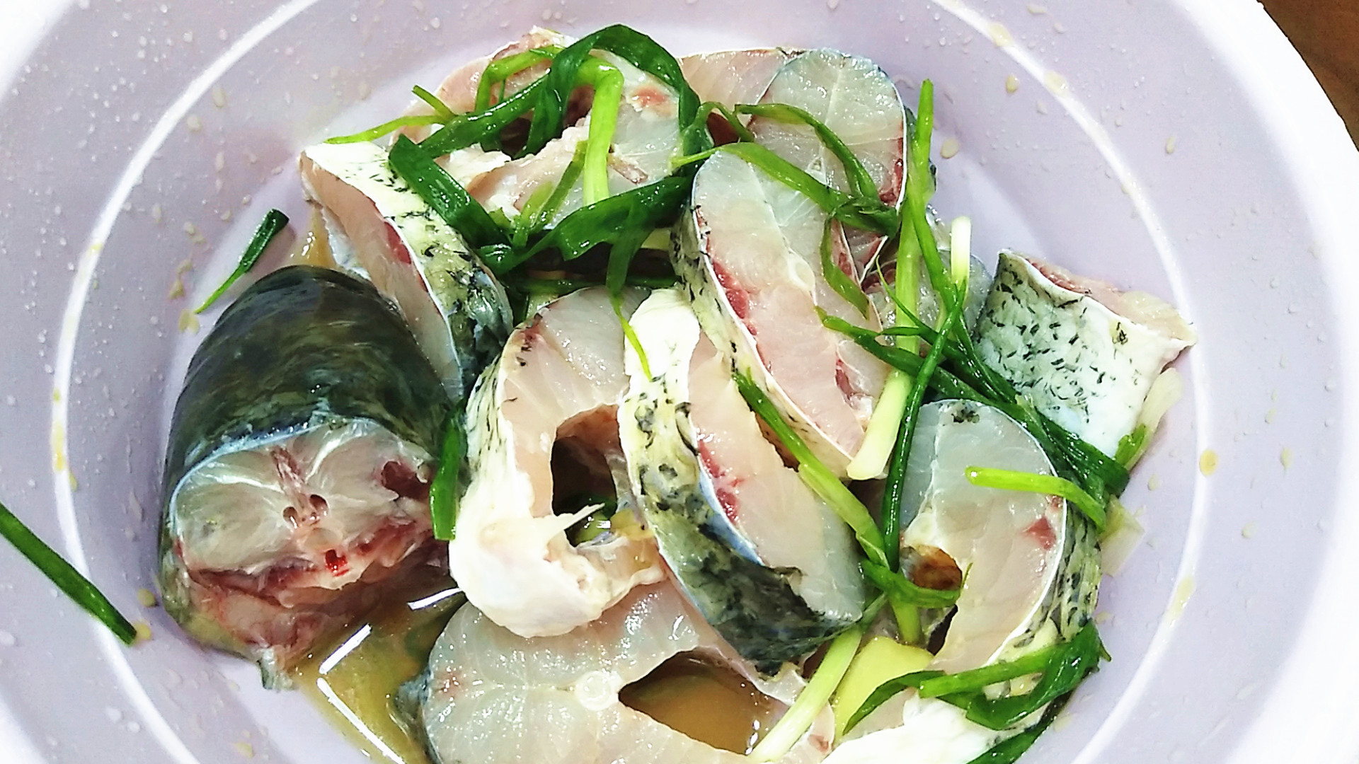 草鱼炖豆腐加什么配菜,清炖草鱼汤豆腐怎么炖好吃又简单