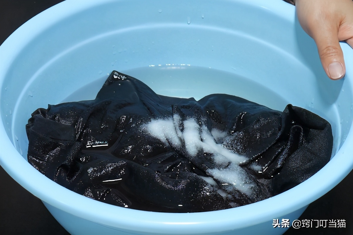 一招拯救发黄的衣服,浅色衣服恢复鲜亮的方法