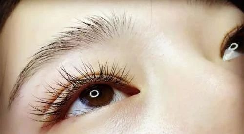 为什么你种的睫毛假性服帖,为什么嫁接睫毛后变一坨一坨的
