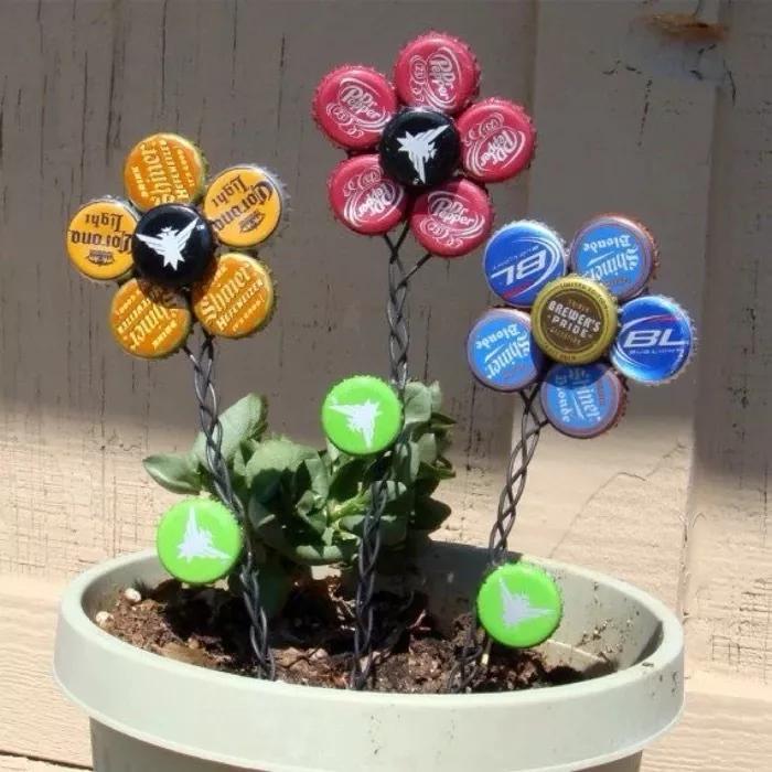 用啤酒的瓶盖怎么做成玩具,六个瓶盖可以做什么手工玩具