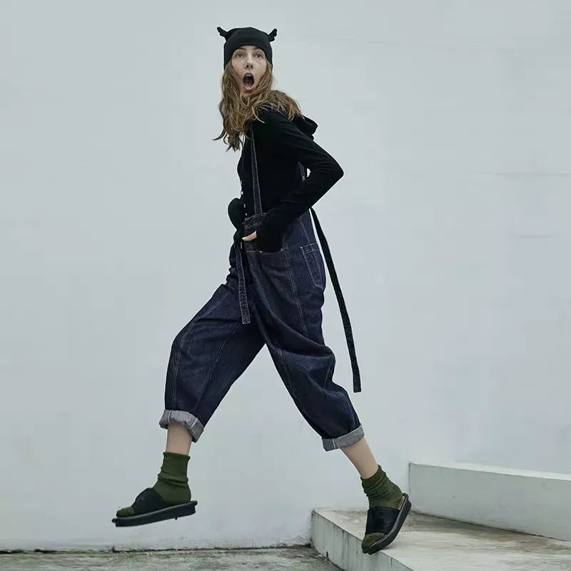 穿上背带裤,校门口保安叔叔都不拦我