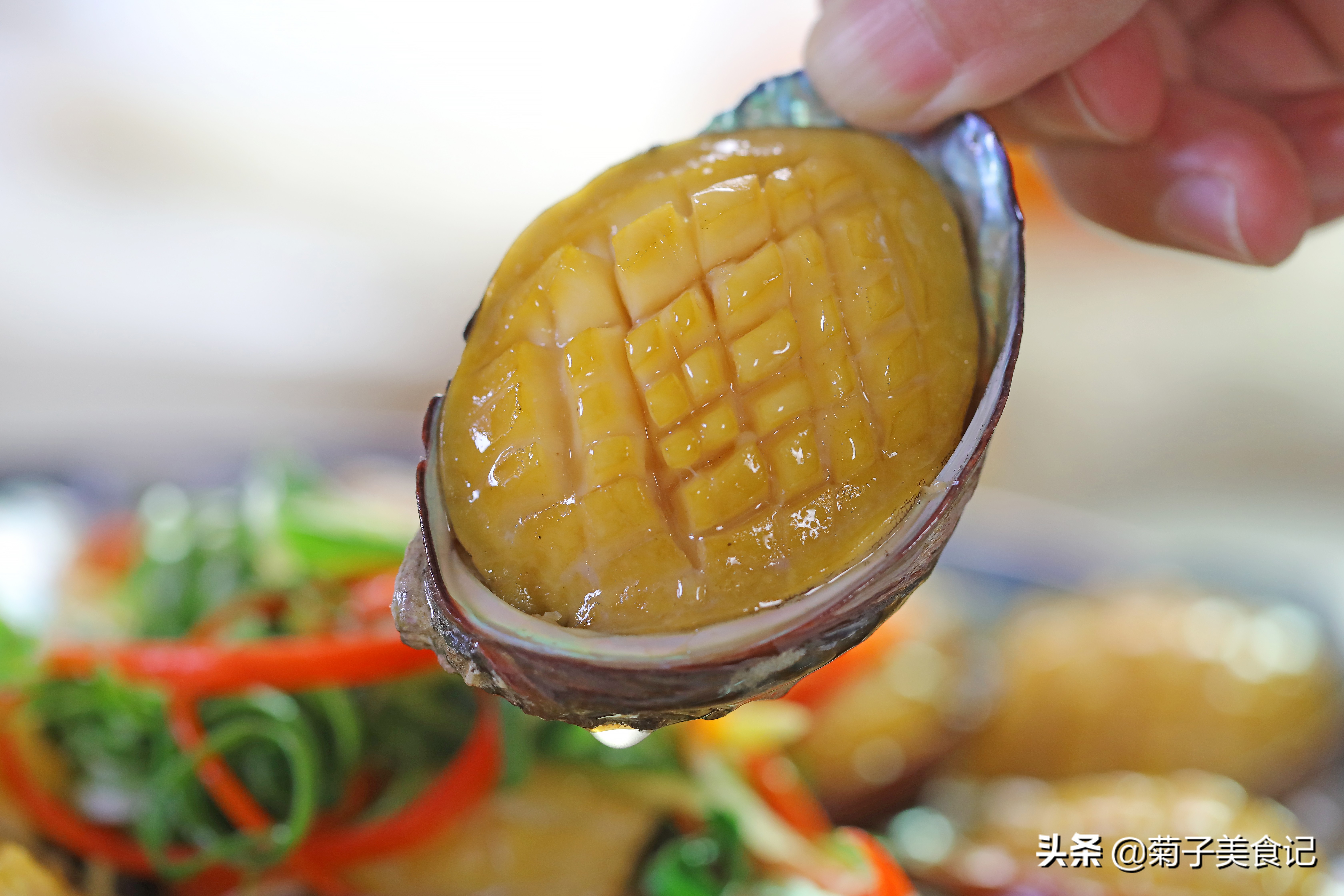 诚意满满的炖一百只鲍鱼招待客人,鲍鱼招待客人的做法