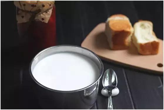 尝一口甜酸奶,尝一口酸奶