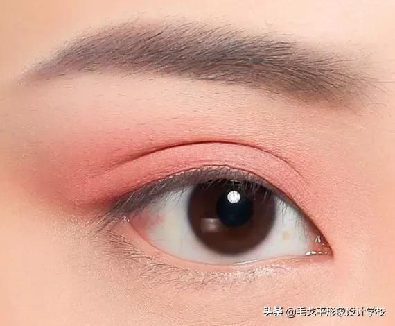 快速学会睫毛夹翘的技法视频教程,手把手教粘睫毛视频