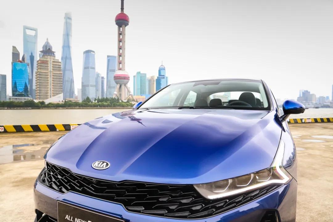 起亚k5凯酷对比雪佛兰迈锐宝xl,全新起亚k5凯酷2023款1.6t