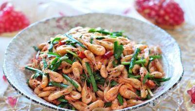 老东北美食炒小河虾做法,香滑鲈鱼球的做法大全