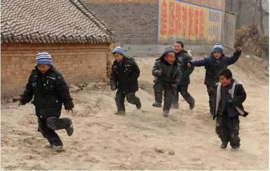 回忆童年8090过年情景,80后回忆童年过年真实视频