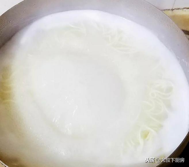 冬天来一碗汤浓味美的羊肉糊汤面,羊肉汤糊汤面家常做法