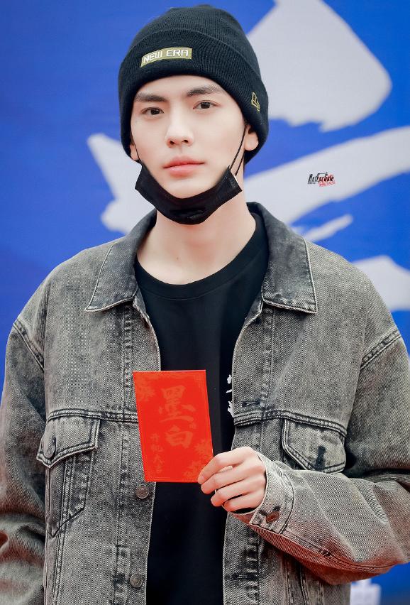 张雪迎毕雯珺墨白路透氛围感,张雪迎毕雯珺墨白免费在哪儿看