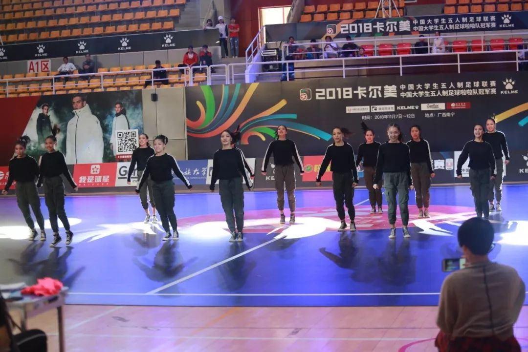 大五赛场上的最美校花，快来投票给湖北大学啦啦队长周丹妮