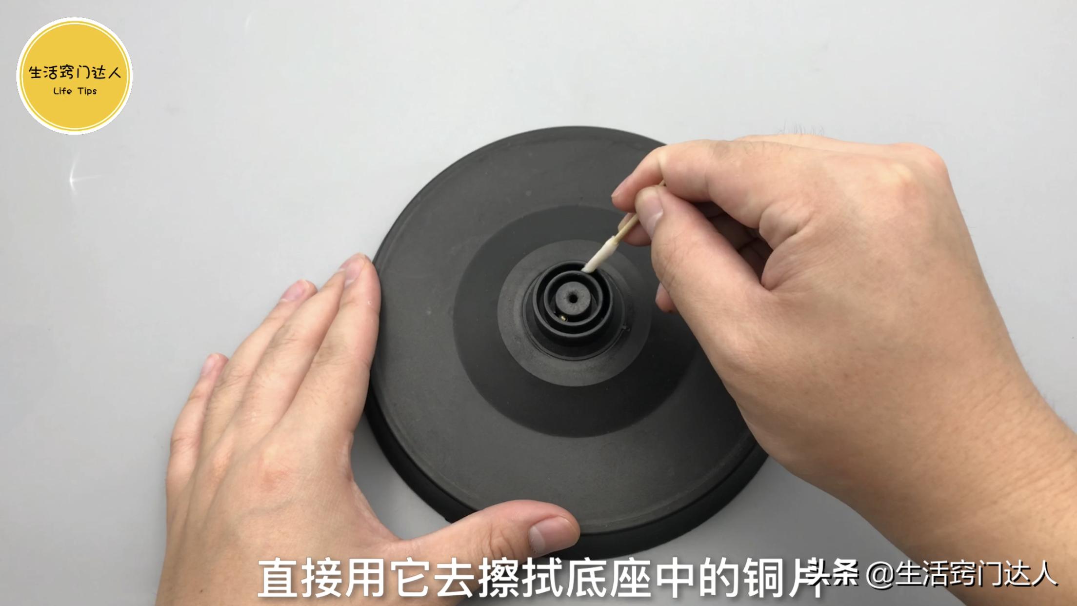 电热水壶坏了用牙签维修,电热水壶怎么插牙签最省钱