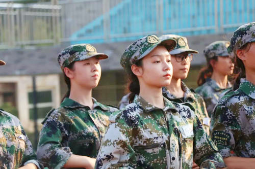 大一新生军训可怕吗,大学新生刚军训完要怎么退学