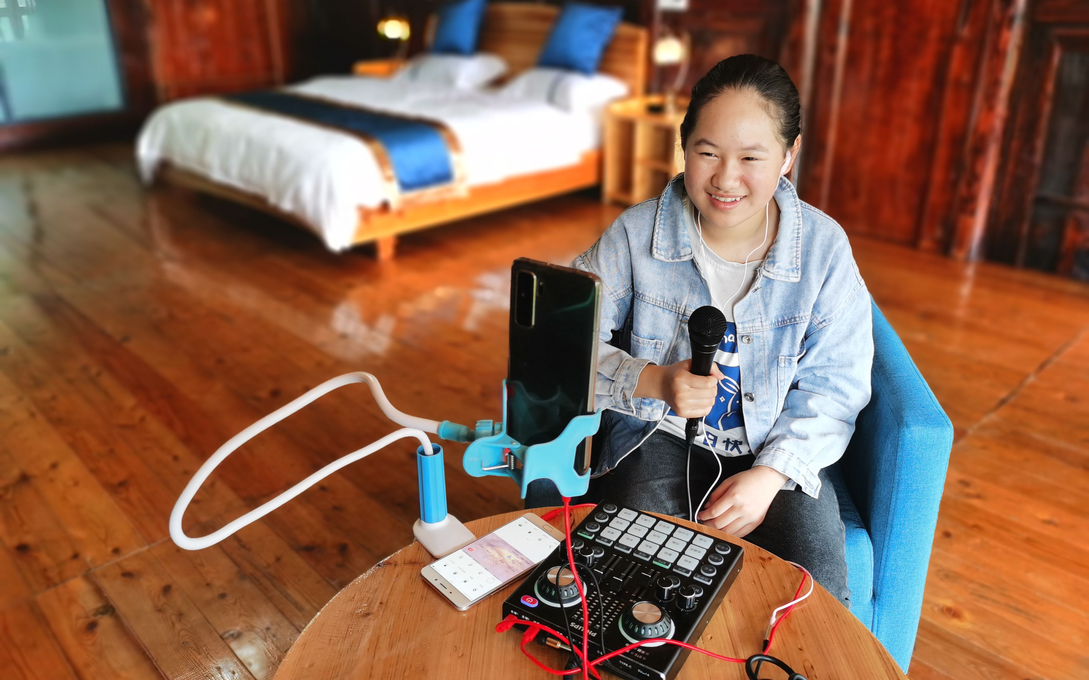 土家村寨枫香河：木楼重生追回落后的三十年