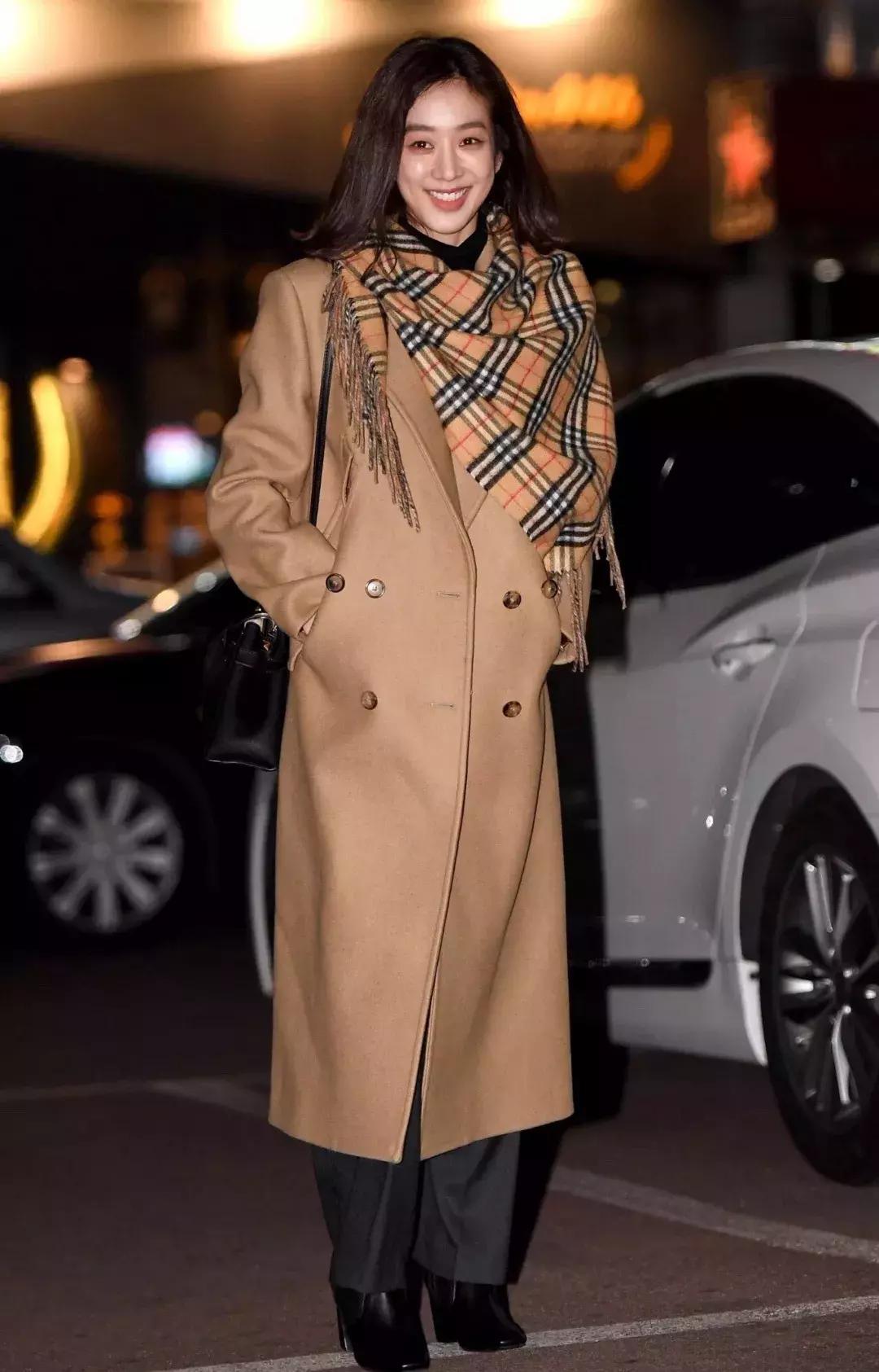 围巾怎么挑选适合自己的,买围巾又好看又简单