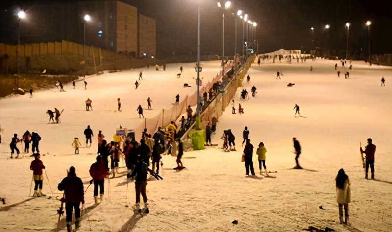 大雪覆盖天然滑雪场,大雪将至滑雪的日子还会远吗