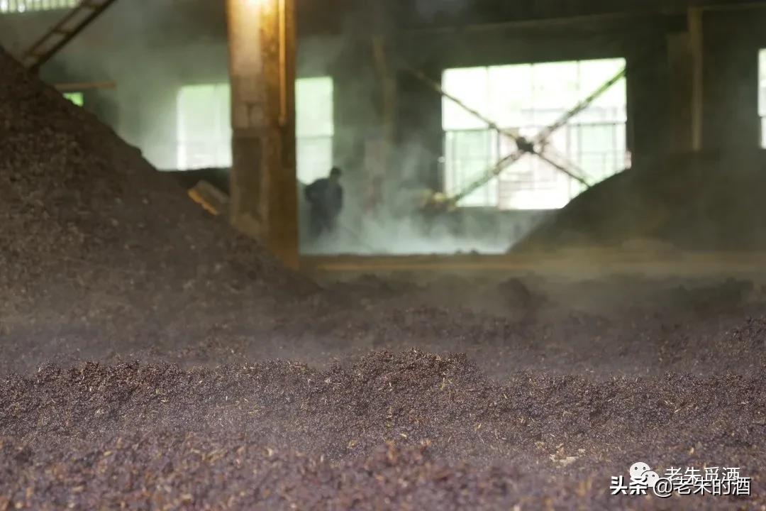 美人如玉，永恒的琼浆｜茅台镇专产琼浆玉液，美女酒瓶宜收藏