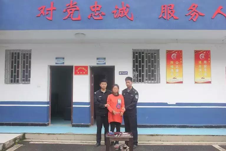 【警事】女子“留宿”超市盗走40余件银饰，大冶警方3小时破案追回