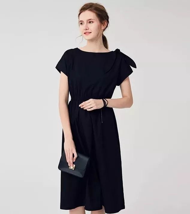 百变独特小黑裙,针织小黑裙高级感