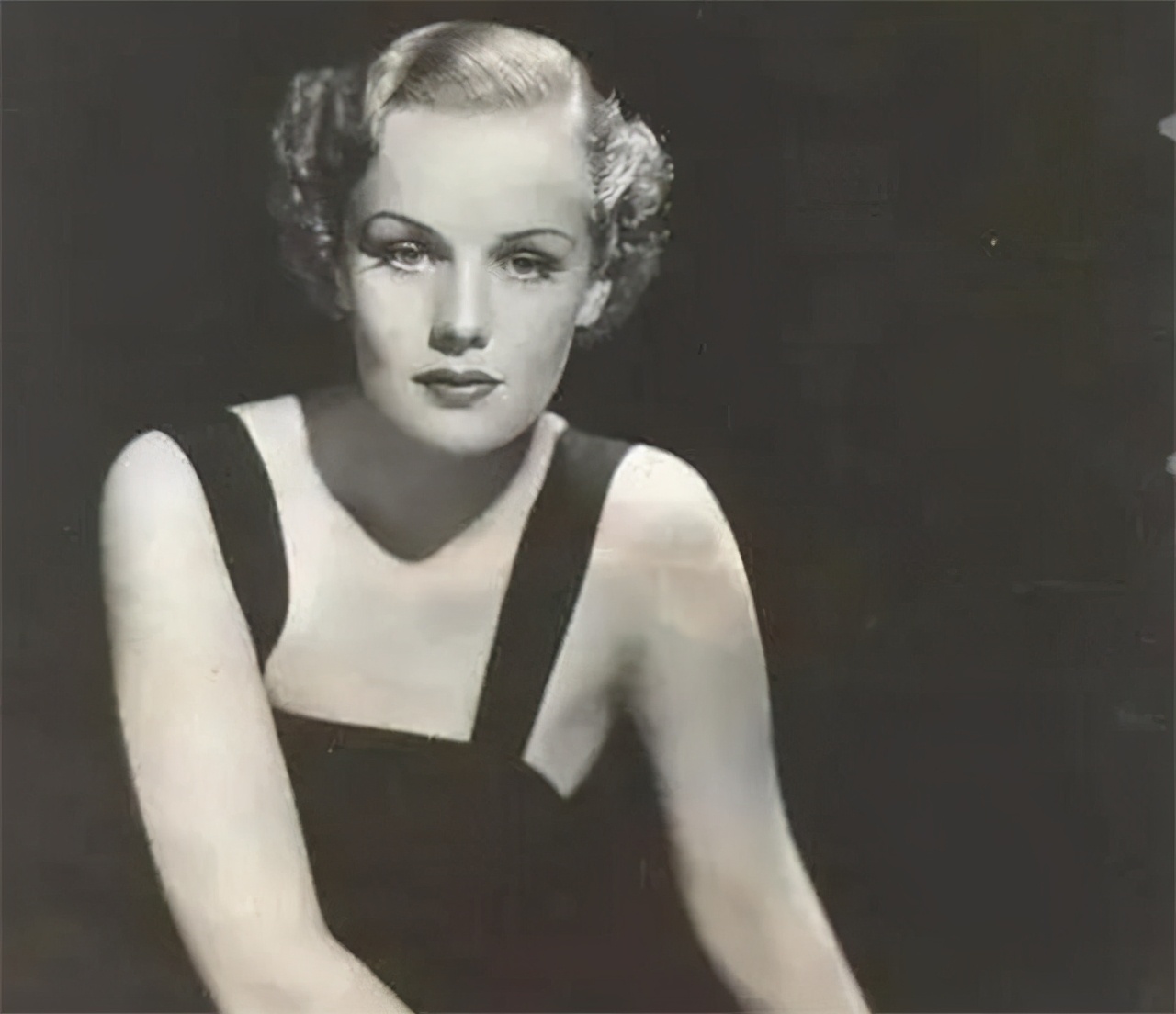 20美元睡一次的女星弗朗西斯:被亲妈送疗养院,被迫切除脑白质