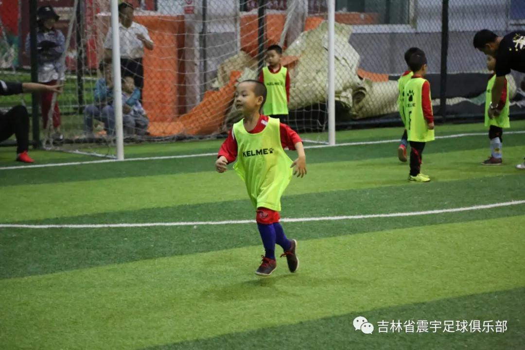 快乐童年，足球相伴！——震宇足球俱乐部“超级比赛日”精彩瞬间