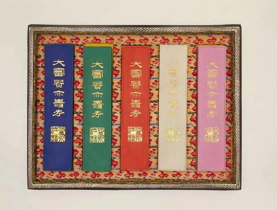 故宫口红枫叶红试色,故宫口红和花西子口红