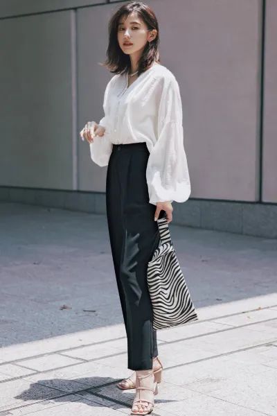 今年流行的衬衫带字母,今年流行衬衫长款花色