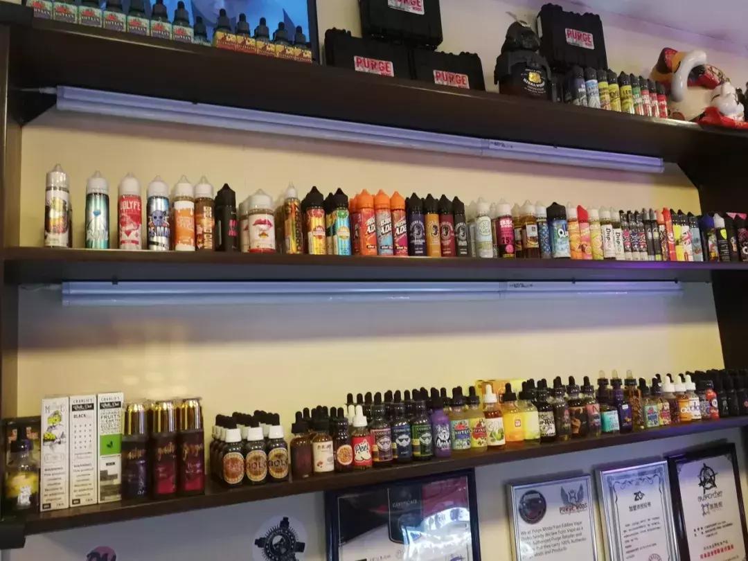 *子烟电**实体店揭秘:关门潮背后捅出一个假货天堂