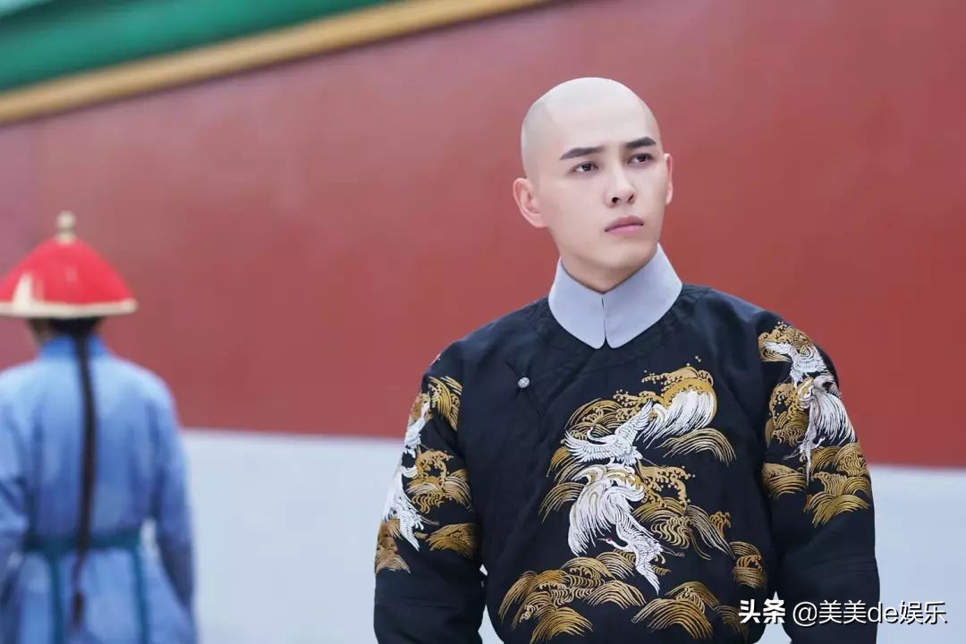 又一对剧组情侣,否认三连,男友被谢娜带进圈