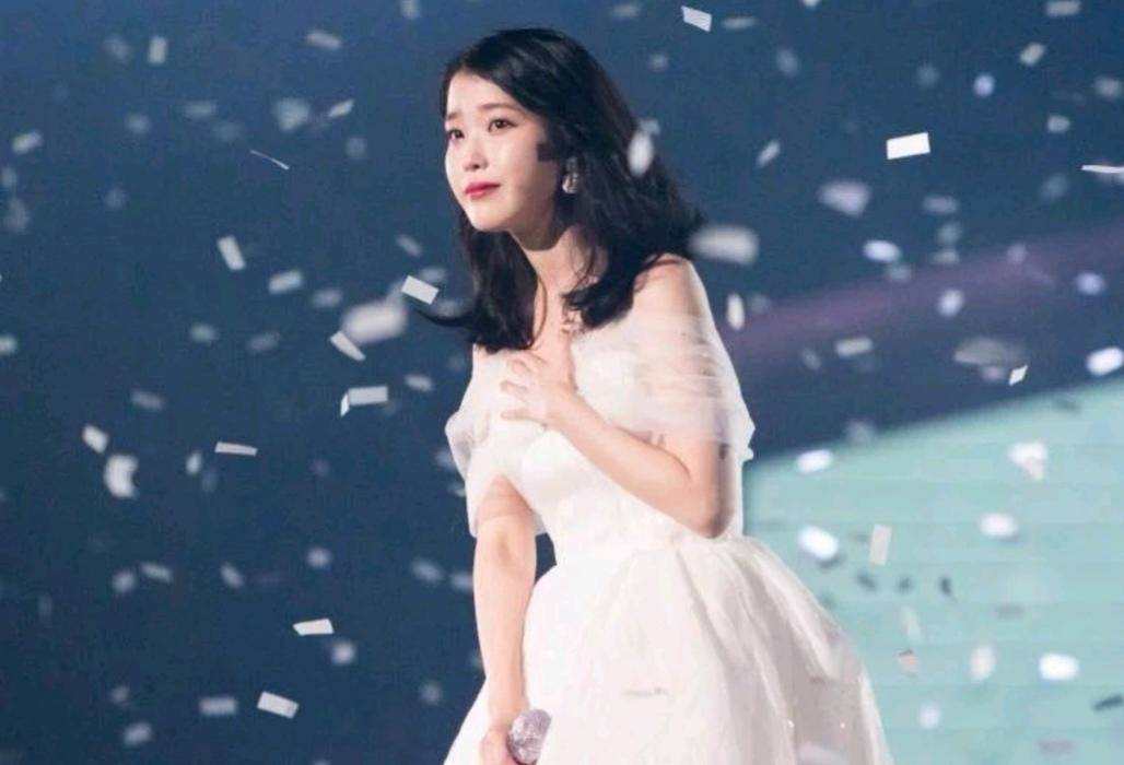 iu被前辈称赞,iu因为什么被恶评