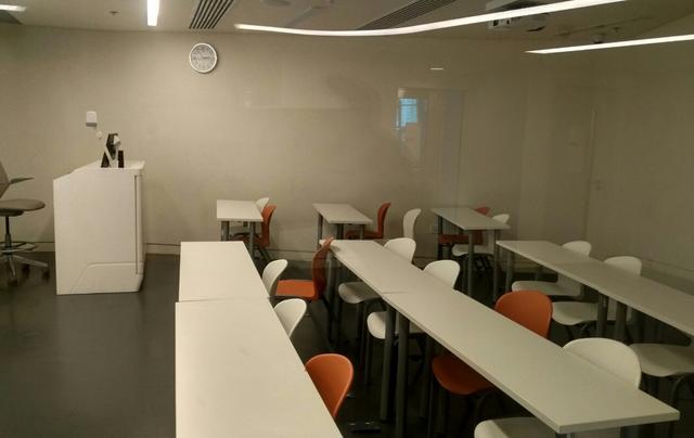 香港从什么年代开始繁华的,普通人第一次去香港感受