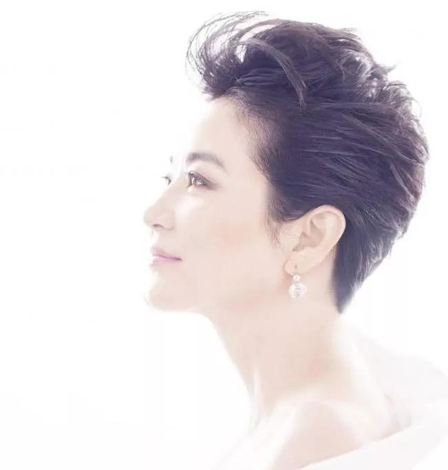 老派人眼里女明星要进入上流社会需要做什么？