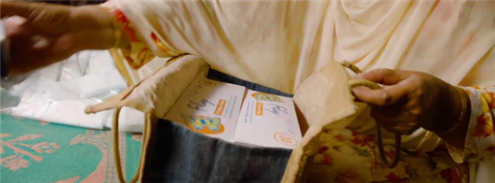 奥斯卡最佳短片记录印度女人争取卫生巾自由，卫生巾是怎么做成的