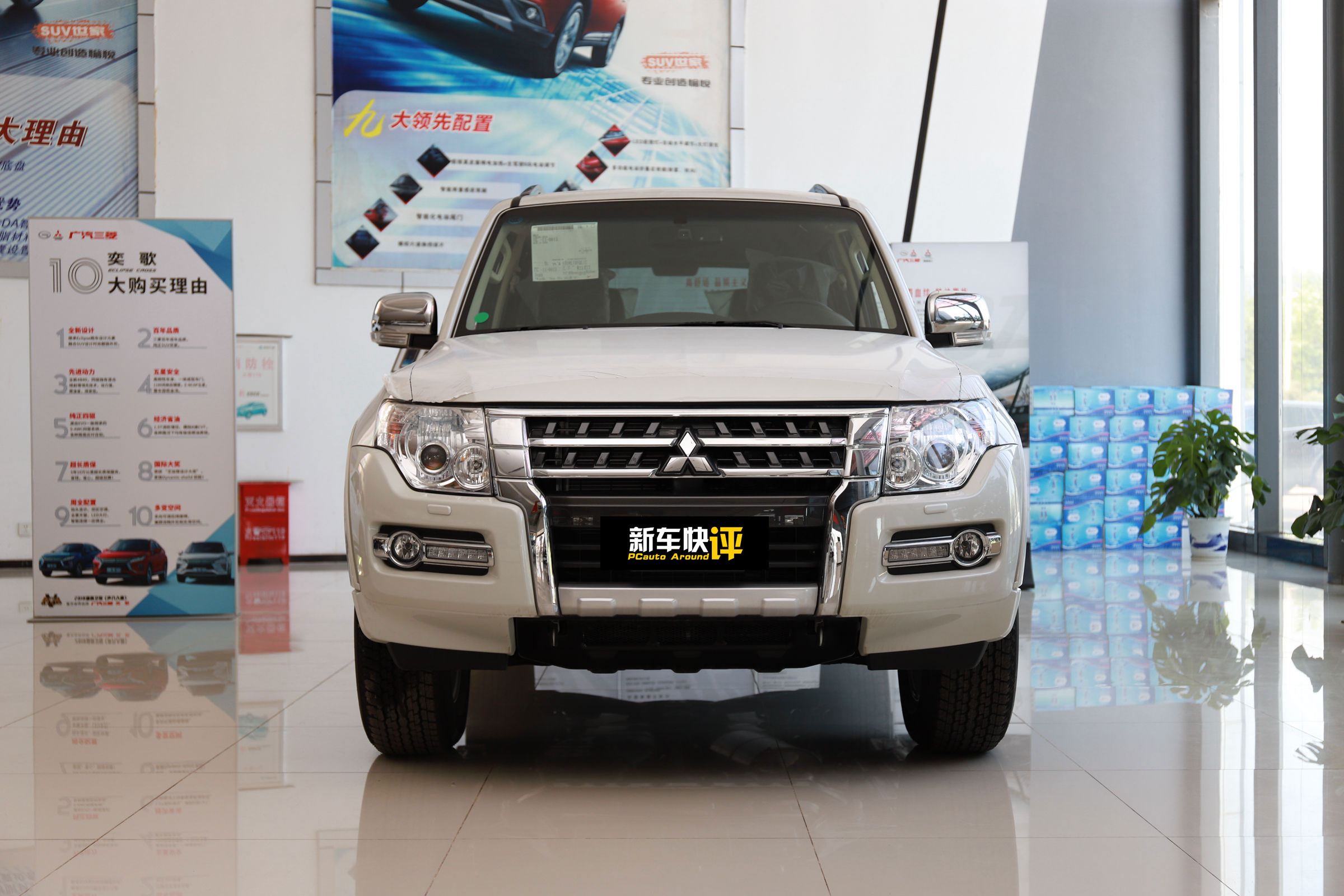 帕杰罗v77与lc100陆巡4500哪个好,2020款三菱进口帕杰罗越野视频