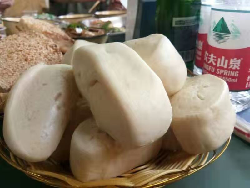 山东好汉郑州开店邀请60名环卫工免费吃饭