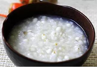 孩子湿疹反复痒到哭，擦药又怕激素？做好这4点，宝宝少受罪