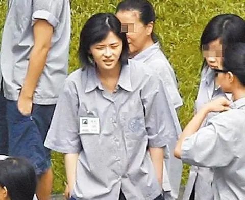 44岁女星被切除器官,44岁女明星剖腹生孩子