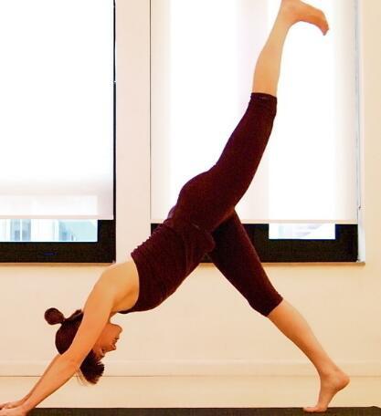 简单易学又能减肥的热门舞蹈,最简单的减肥舞蹈一学就会