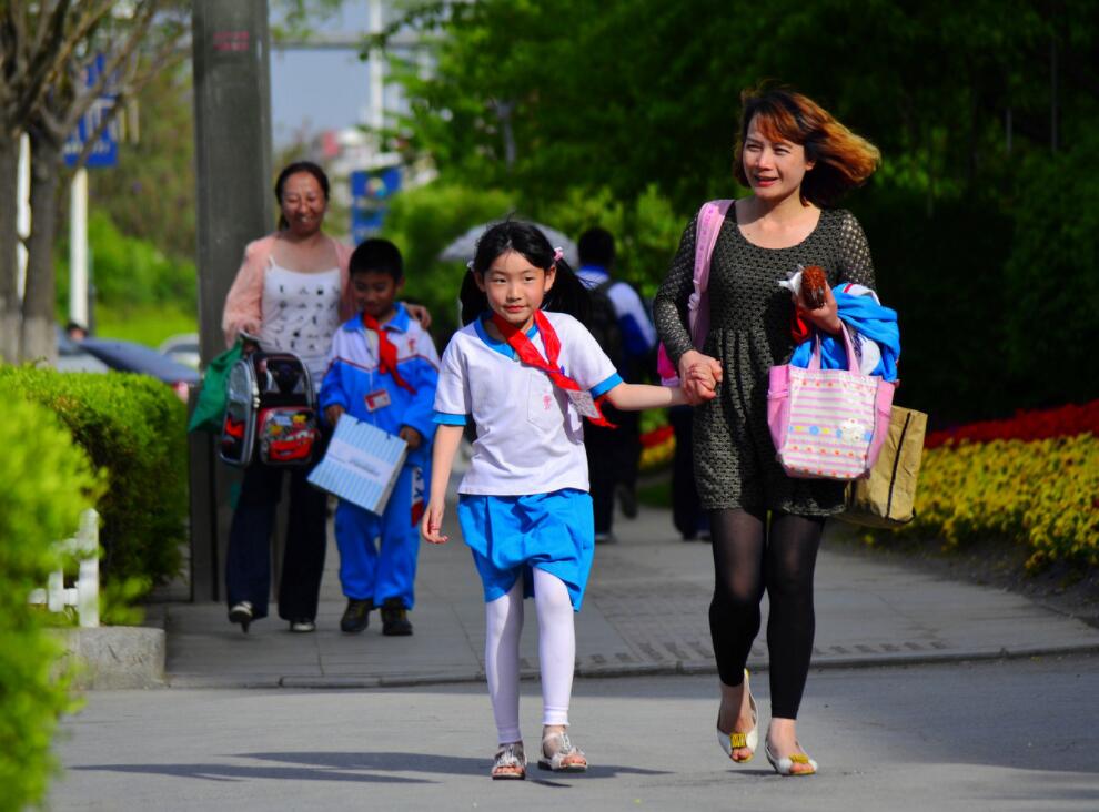 普通妈妈跟优秀妈妈的区别,漂亮妈妈和朴素妈妈家庭区别