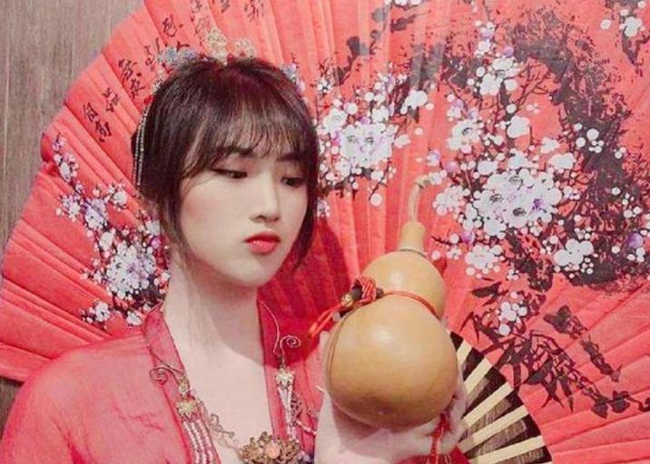 华为小公主:哈佛学霸不当赌王儿媳妇,和王子翩翩起舞组千亿女团