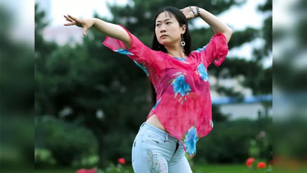 43岁芙蓉姐姐：从全网黑到资本过亿，被骂多年的她全凭不认命？