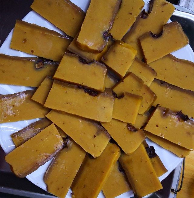 奸商！竟敢在买的糯米粉掺了这么多粘米粉，但油煎却非常成型漂亮